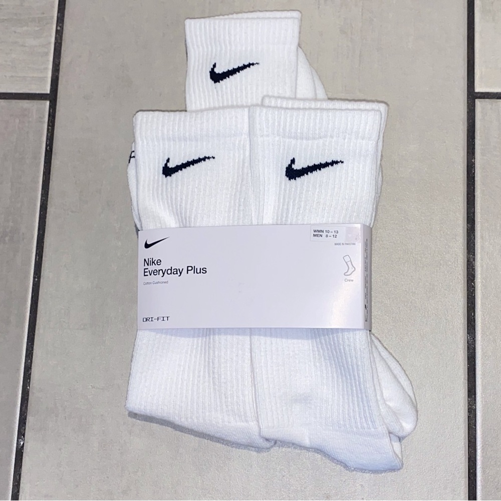 Brand new Nike socks  dri fit 3 pairs white mens size L